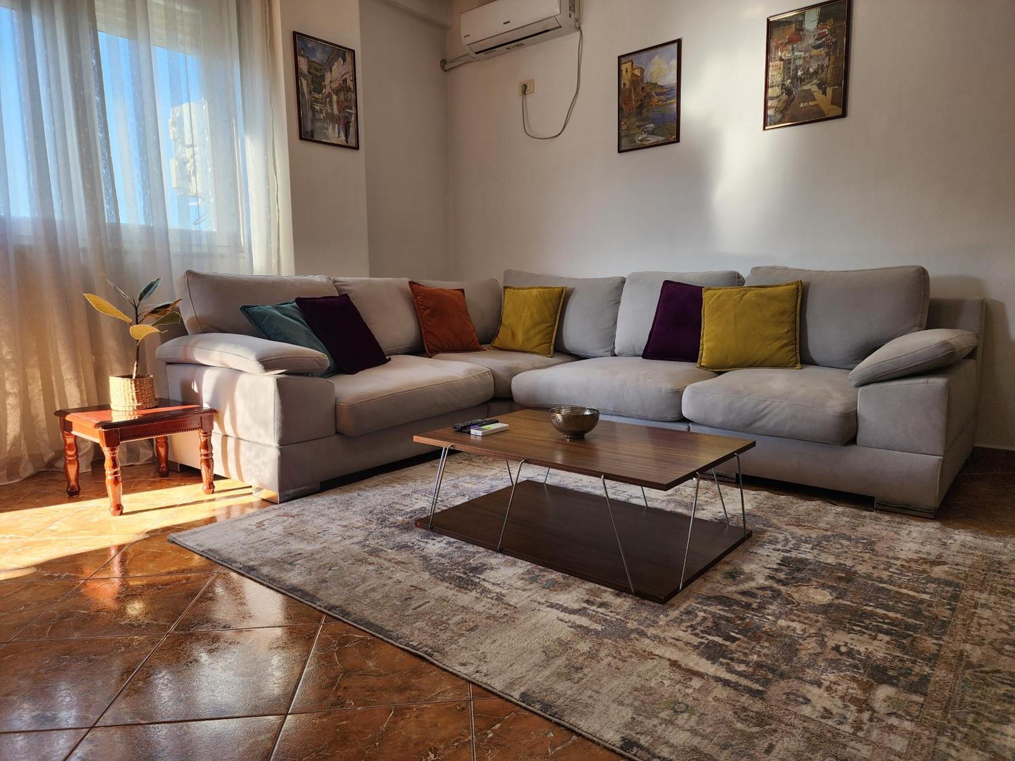 טיראנה Cozy Sunlit Apartment With Scenic Balcony View מראה חיצוני תמונה